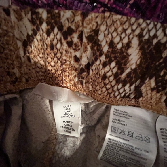 💥SALE💥NWOT H &M palazzo snake skin pants in excellent condition. - Picture 3 of 3